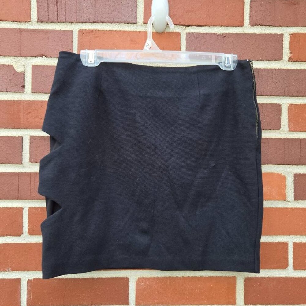 Larsen Gray Black Mini Skirt - Size M